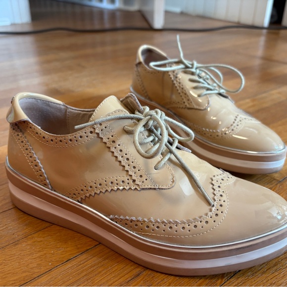 the wishbone collective Shoes - Elegant Tan Women's Brogues